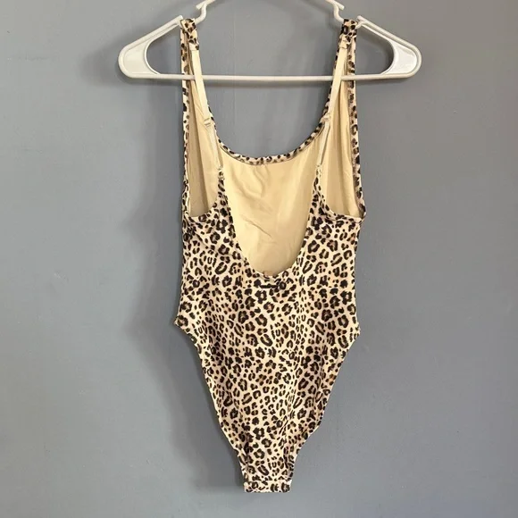 SKIMS Signature Swim Scoop Neck One Piece - Picture 5 of 10